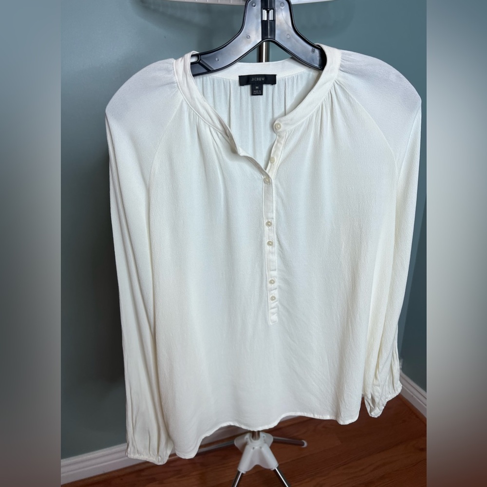 White blouse, long sleeved